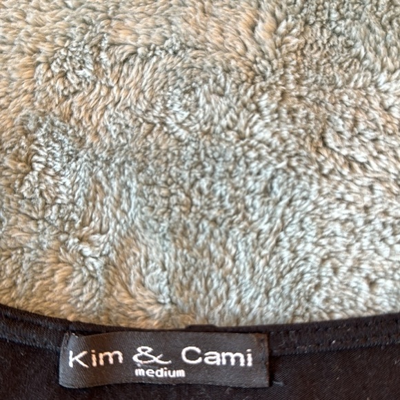 Kim and Cami M Black t shirt - Picture 3 of 5